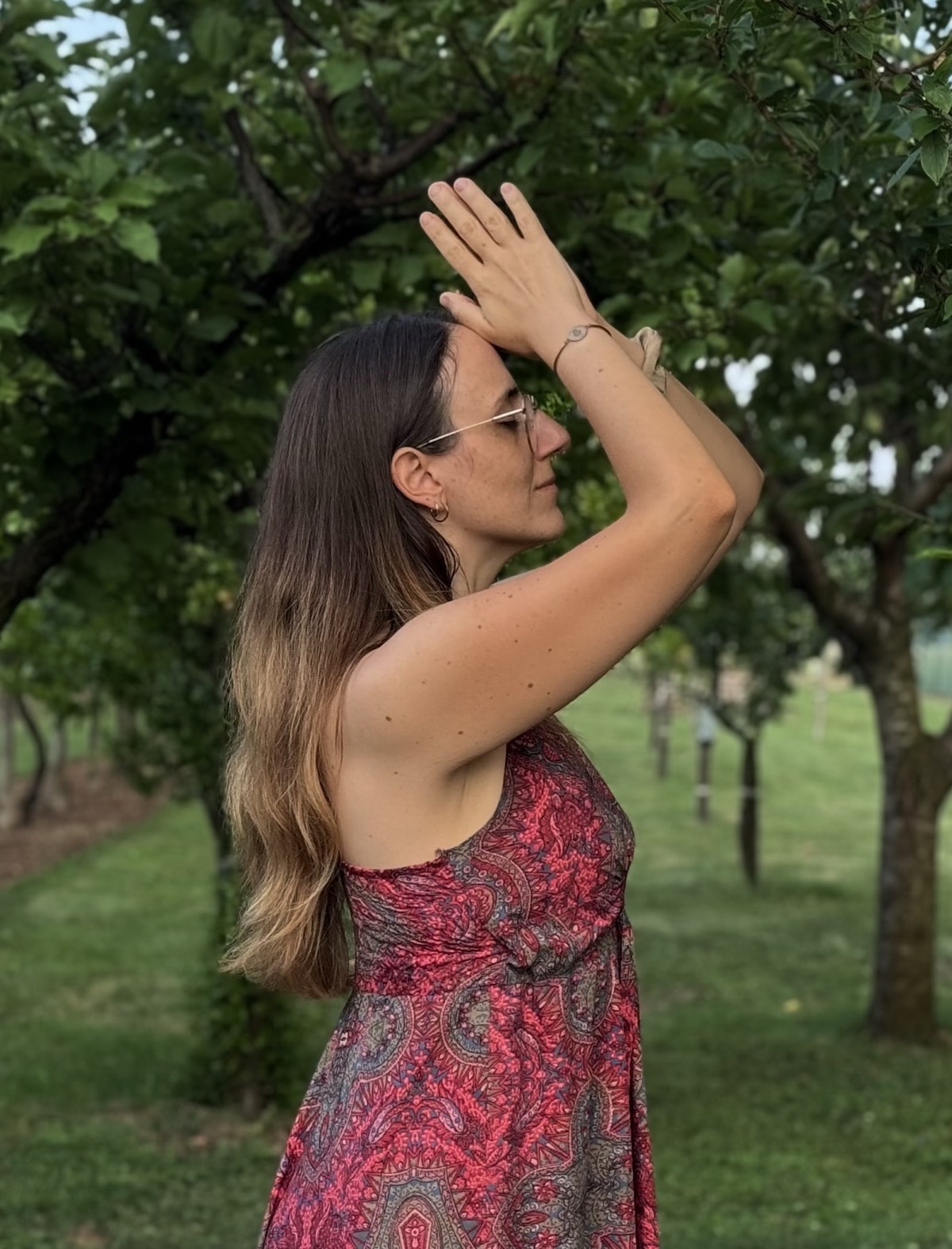 Valeria durante una pratica di yoga